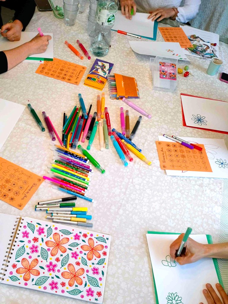 Organisation d'un atelier créatif flow & motifs par Camille Fauquet, à Rambouillet, Paris, dans les Yvelines, en Essonne ou en Eure-et-Loir.