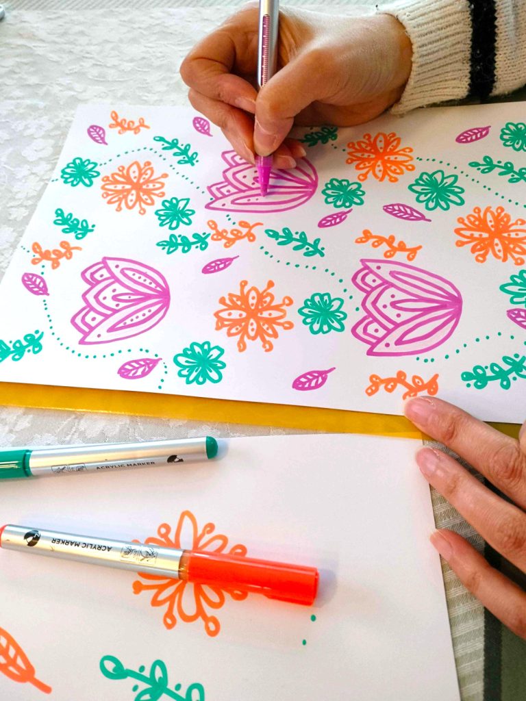 Création en cours lors d'un atelier créatif Flow et Motifs organisé par Camille Fauquet