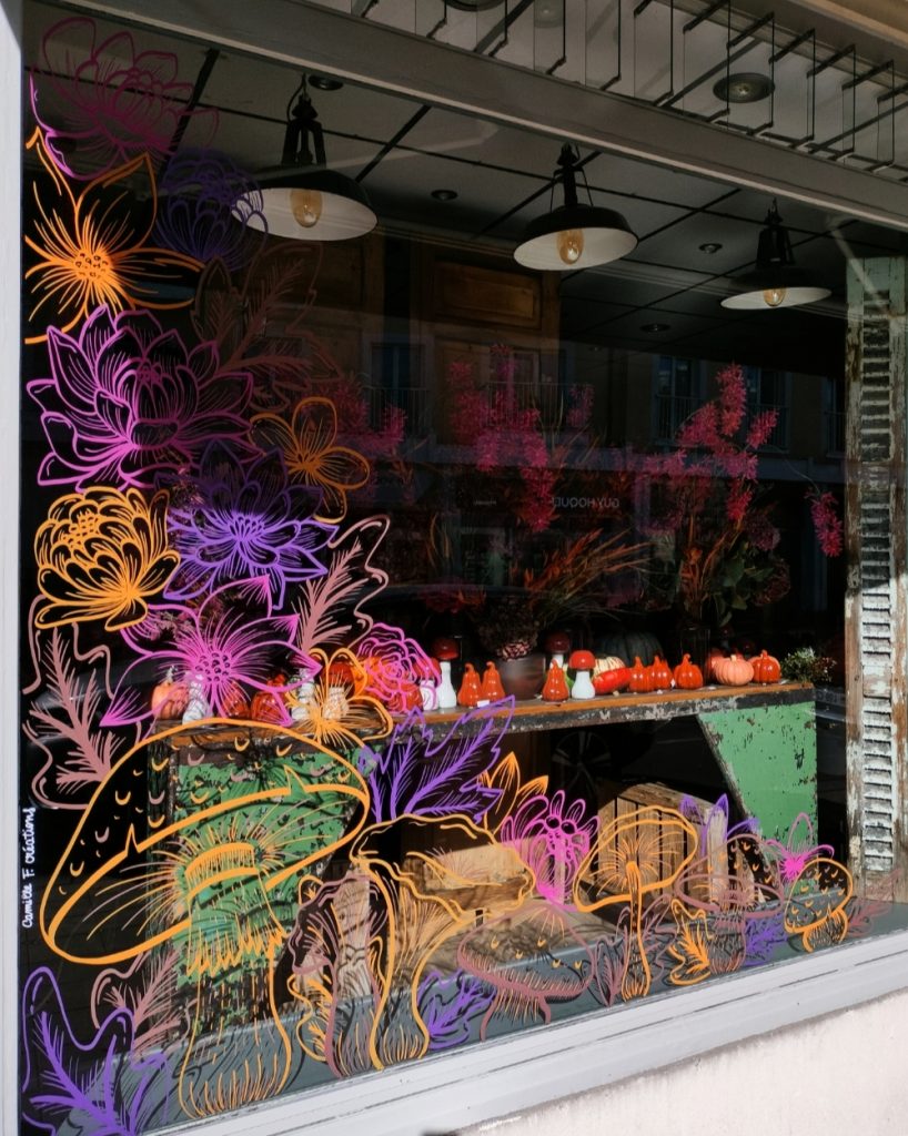 Vitrine d'automne colorée et fleurie chez Floral Still à Rambouillet, par Camille F créations